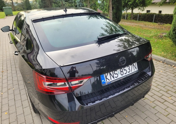 Skoda Superb cena 86900 przebieg: 229000, rok produkcji 2018 z Grybów małe 137